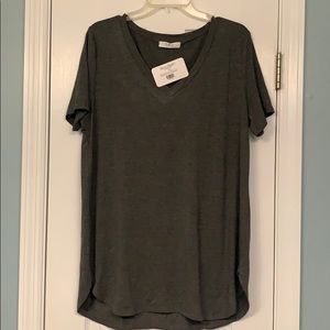 Charcoal gray solid V-neck shirt 3x